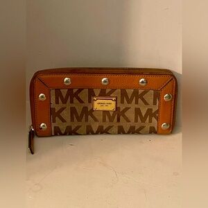 Michael Kors Big Valley Stud Zip Monogram Delancy Continental Wallet Gold Tan
